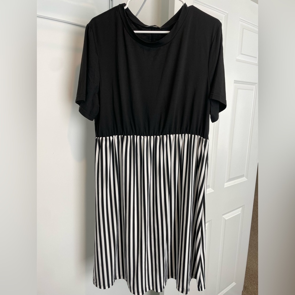 Black and white striped short sleeve crew neck dress. Size 2XL.